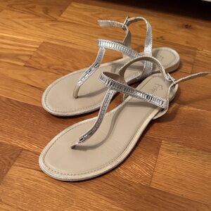FIONI Clothing Metallic Silver Sandals